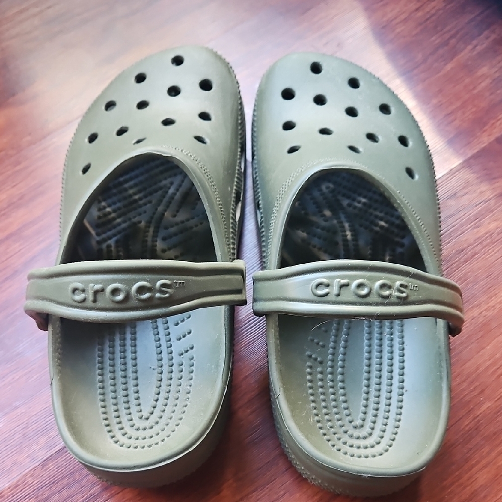 Crocs Classic Clogs Army Olive Green Olive Slip On Sandals Shoes (Mens 8, W 10)